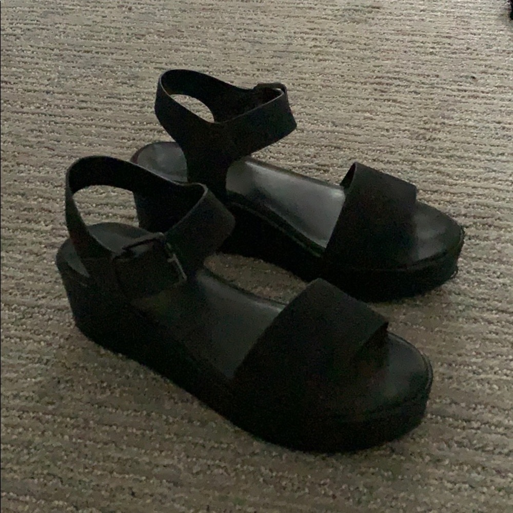 Platform sandals